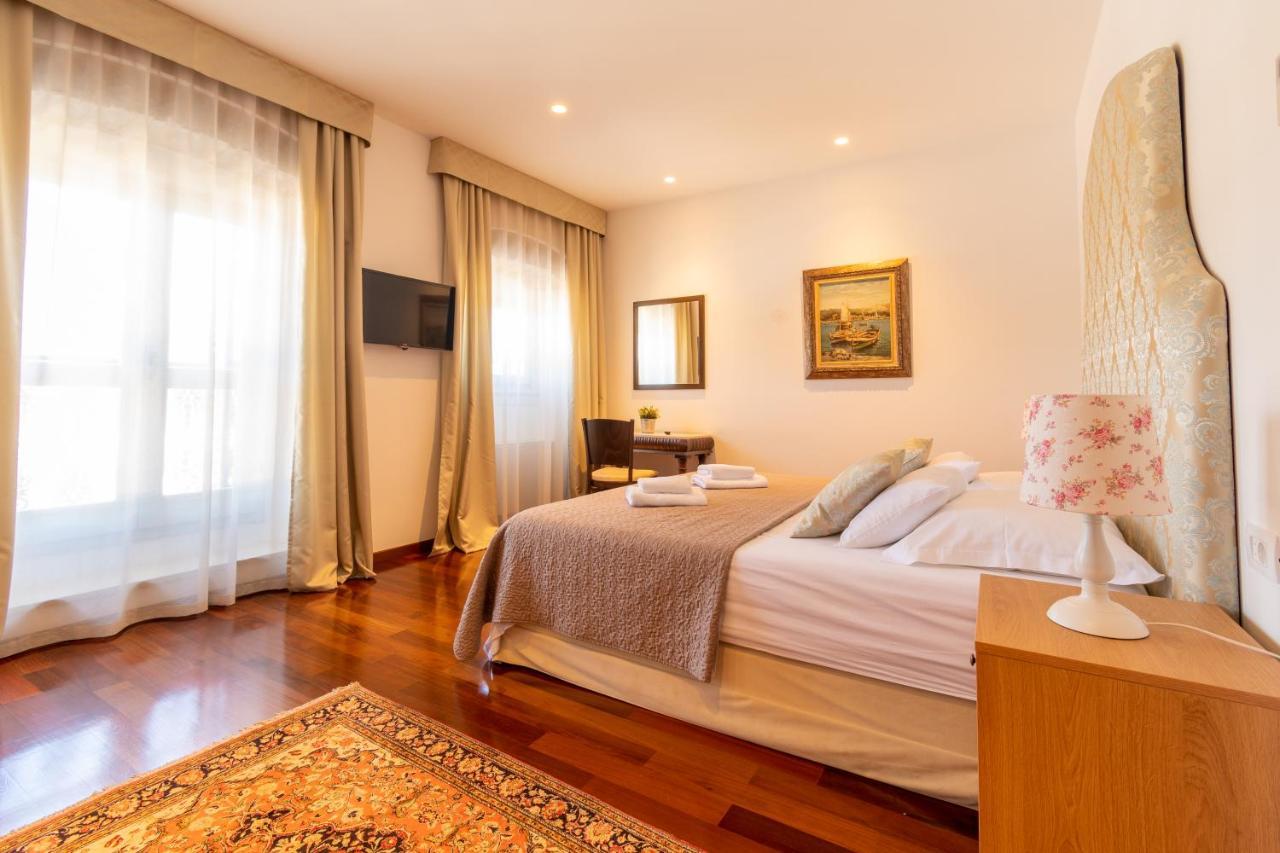 B&B Heritage Villa Apolon Stari Grad  Exterior foto