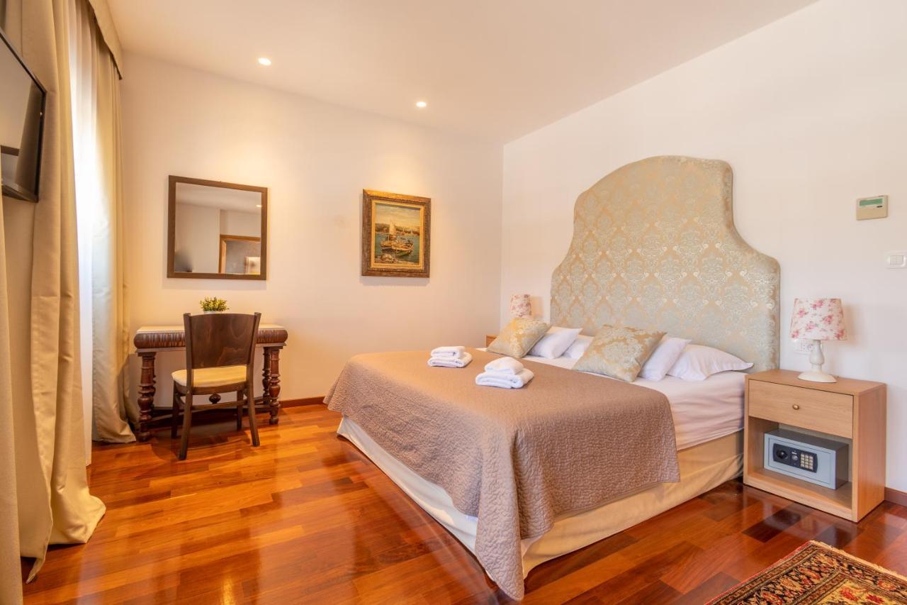 B&B Heritage Villa Apolon Stari Grad  Exterior foto